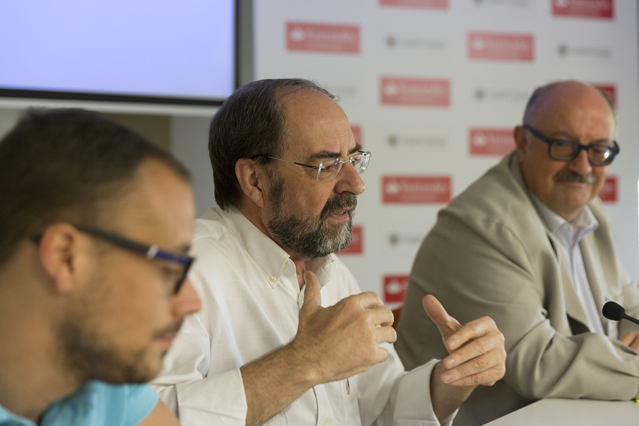 Política exterior para consolidar la democracia